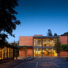 Marin Country Day School Learning Resource Center and Courtyard